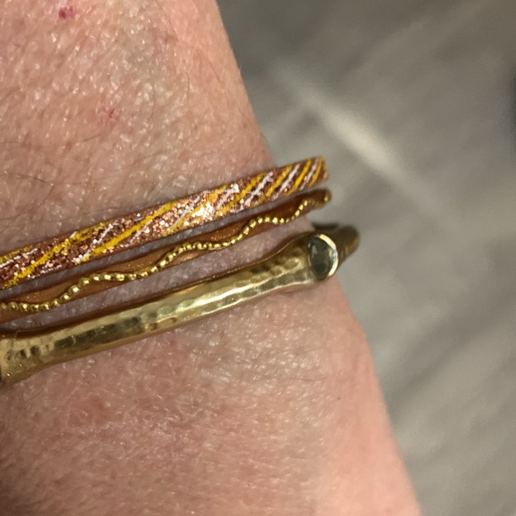 Three bracelets - Picture 4 of 7